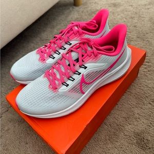 Woman’s Nike Zoom Pegasus 39